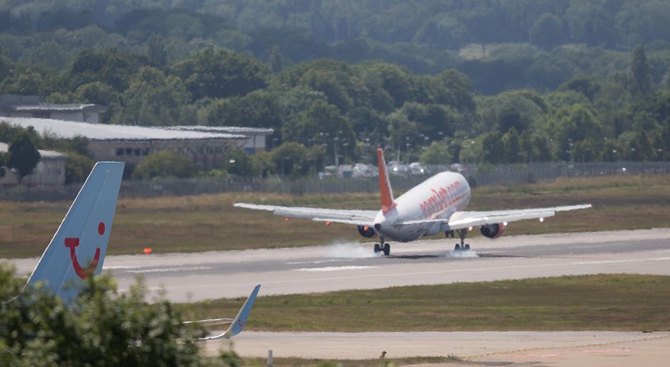 
                <strong>Die günstigste Anreise von Bordeaux nach Almaty</strong><br>
                Die günstigste Anreise. Wer für die Reise von Bordeaux nach Almaty Geld sparen möchte, könnte beispielsweise für etwa 800 Euro pro Person (laut "fluege.de") mit Etihad Airways über Paris UND Abu Dhabi fliegen. Dafür wäre man dann aber schlanke 25 Stunden unterwegs ...
              