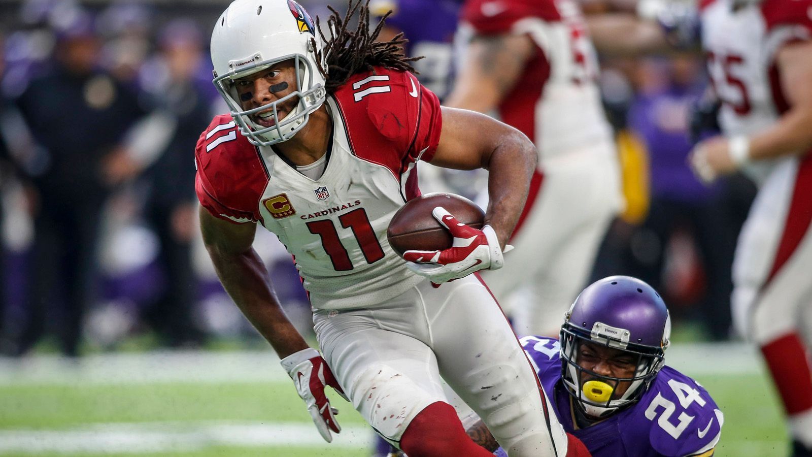 
                <strong>Arizona Cardinals: Larry Fitzgerald (Wide Receiver)</strong><br>
                Fitzgerald ist für seine unglaublichen Fangfähigkeiten und seine Beständigkeit auf dem Spielfeld bekannt und wird als einer der besten Wide Receiver aller Zeiten angesehen.
              