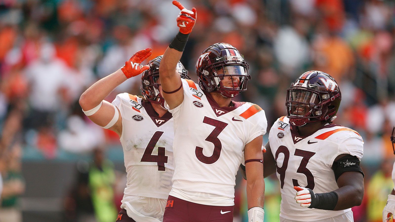 
                <strong>10. Pick - Dallas Cowboys: Caleb Farley (CB, Virginia Tech)</strong><br>
                Der wohl beste Cornerback in diesem Draft-Jahrgang ist ein athletisches Monster und bringt sowohl sanfte Bewegungsabläufe als auch die Geschwindigkeit mit, um in der NFL zu dominieren. Die Cowboys brauchen gerade in der Passverteidigung eine Menge Hilfe, da sowohl Chidobe Awuzie als auch Jourdan Lewis den Klub noch in der Free Agency verlassen könnten - und finden diese in Caleb Farley (Mi.). Ein Ersatz für Tyron Smith auf der Tackle-Position oder andere Unterstützung für die Offensive Line sollte später noch zu finden sein.
              