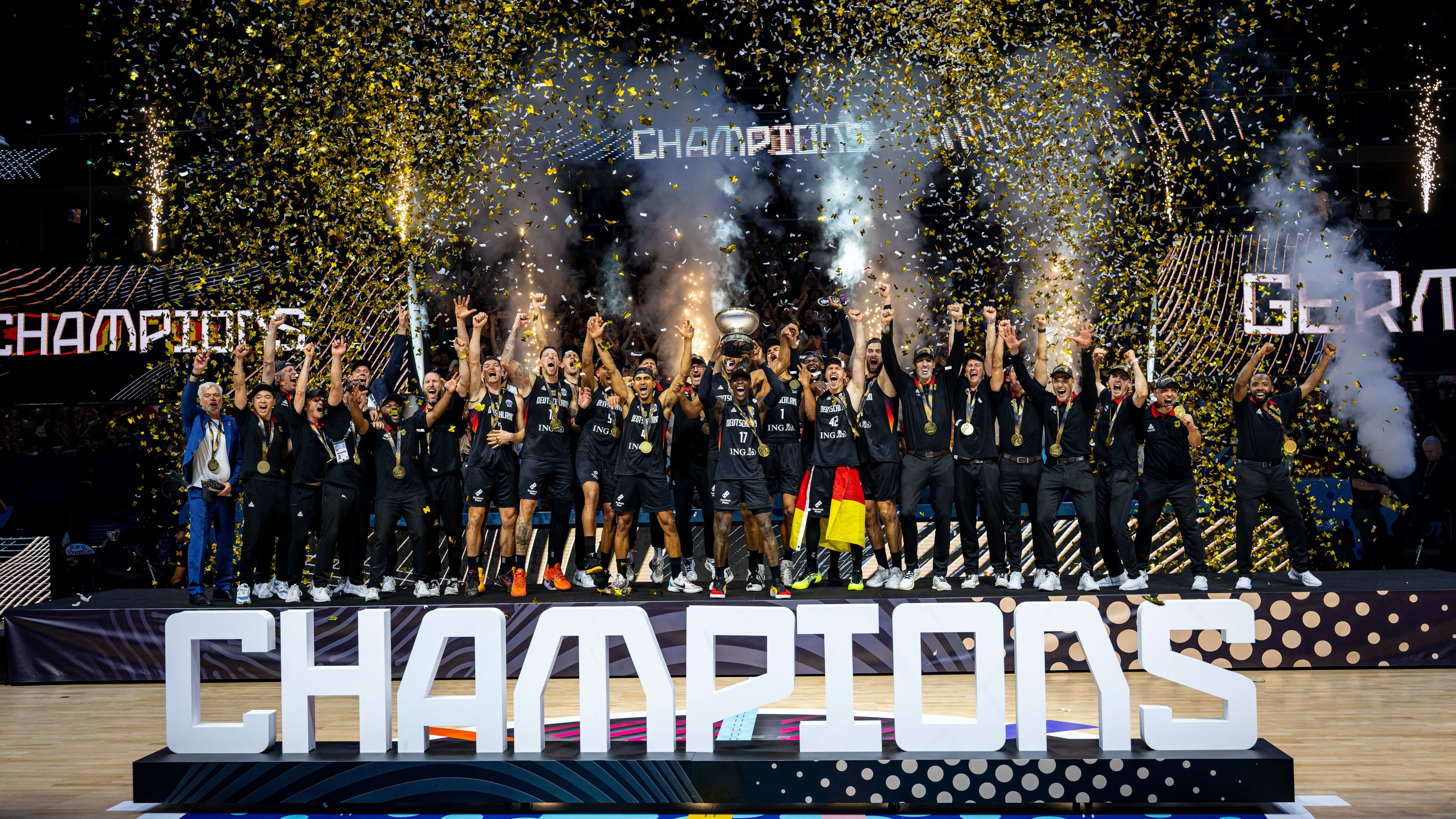 <em><strong>12 Dinge, die ihr über unsere Basketball-EM-Helden noch nicht wusstet:</strong><br>Die Euphorie um deutschen die Basketballer ist seit dem EM-Triumph noch einmal deutlich gestiegen. Passend dazu präsentiert <strong>ran</strong> euch "Angeberwissen". Einige spannende Fakten, die längst nicht jedem bekannt sind. Ideal, um beim nächsten Gespräch mit Freunden mit interessantem Hintergrundwissen zu beeindrucken.</em>