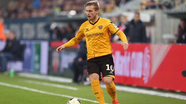 
                <strong>Marvin Stefaniak </strong><br>
                Neuer Verein: VfL WolfsburgAlter Verein: Dynamo DresdenAblösesumme: 1,5 Millionen Euro
              