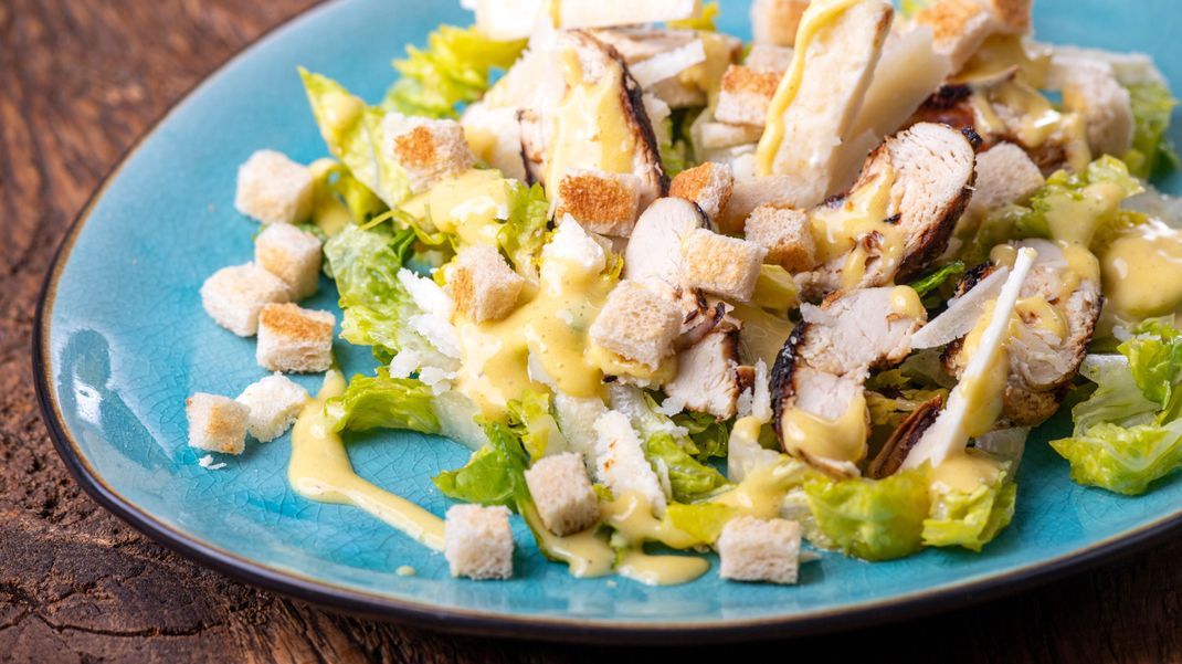 Mit einem Caesar Salad hat man die Sommerfrische auch auf dem Teller!