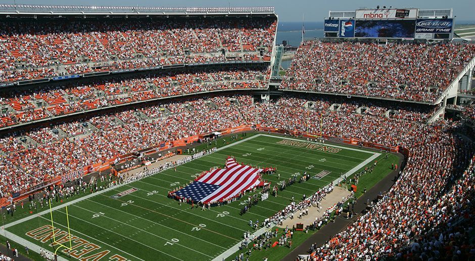 
                <strong>Cleveland Browns: FirstEnergy Stadium</strong><br>
                Baujahr: 1997.Kosten: 271 Millionen Dollar.Finanzierung aus öffentlichen Geldern: 200 Millionen Dollar.Kapazität: 67 431.Eröffnung: 1999.
              