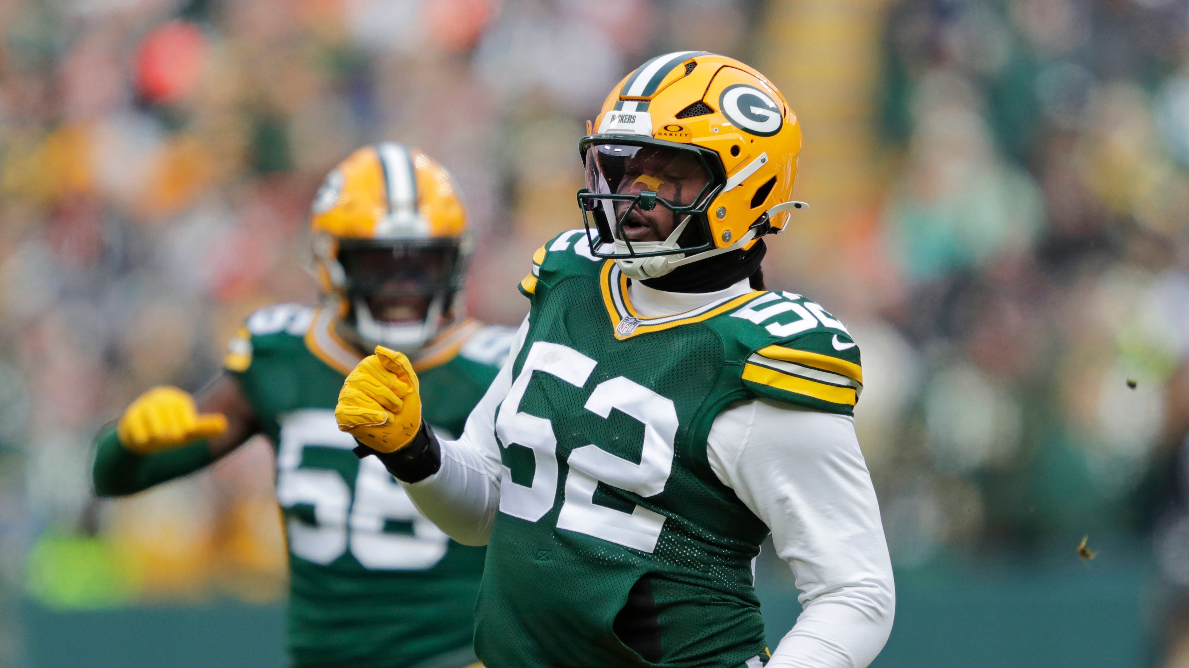 <strong>Platz 8: Green Bay Packers<br></strong>Die Packers landeten in den meisten relevanten Defensiv-Kategorien in den Top 10 und dürften auch in der kommenden Saison wieder für Furore sorgen. Klare Schwachstellen lassen sich nicht ausmachen. Eine gute Entwicklung von Lukas Van Ness könnte den Pass Rush befeuern und ein fitter Jaire Alexander dürfte die Secondary stabilisieren. Allerdings ist seine <a data-li-document-ref="542851" href="https://www.ran.de/sports/american-football/nfl/galerien/nfl-trade-kandidaten-vor-dem-saisonbeginn202526-dolphins-falcons-titans-hill-ramsey-542851">Zukunft noch offen</a>.