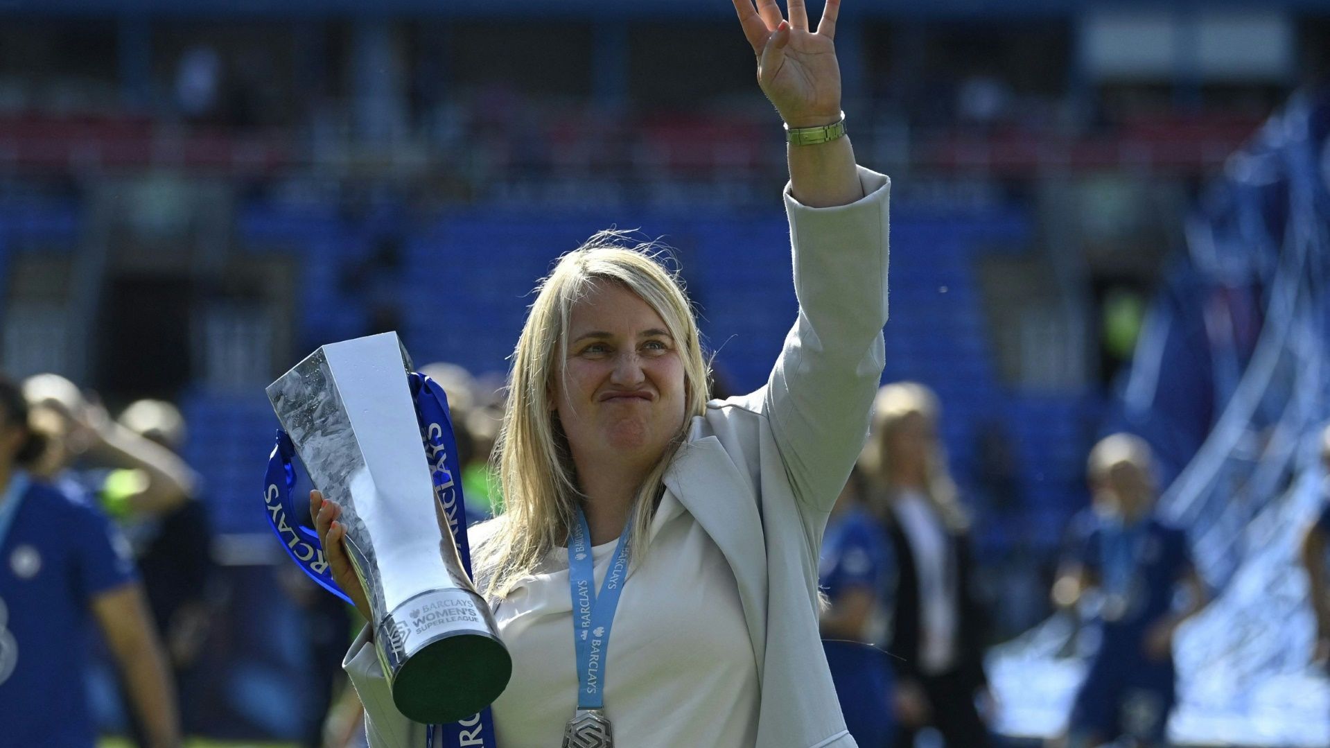 <strong>Women's Coach of the Year: Trainerin des Jahres</strong><br>Gewinnerin: Emma Hayes<br>Team: USA (Nationalteam)<br>Bei den Frauen schnappt sich die aktuelle Nationaltrainerin der USA die Trophäe - trotz kurzer Anlaufzeit führte Hayes das US-Team ungeschlagen zum Olympiasieg.