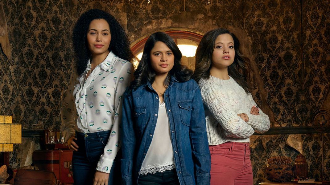 Madeleine Mantock, Melonie Diaz, Sarah Jeffery sind die mächtigen drei Hexen in der Neuauflage von 2018.