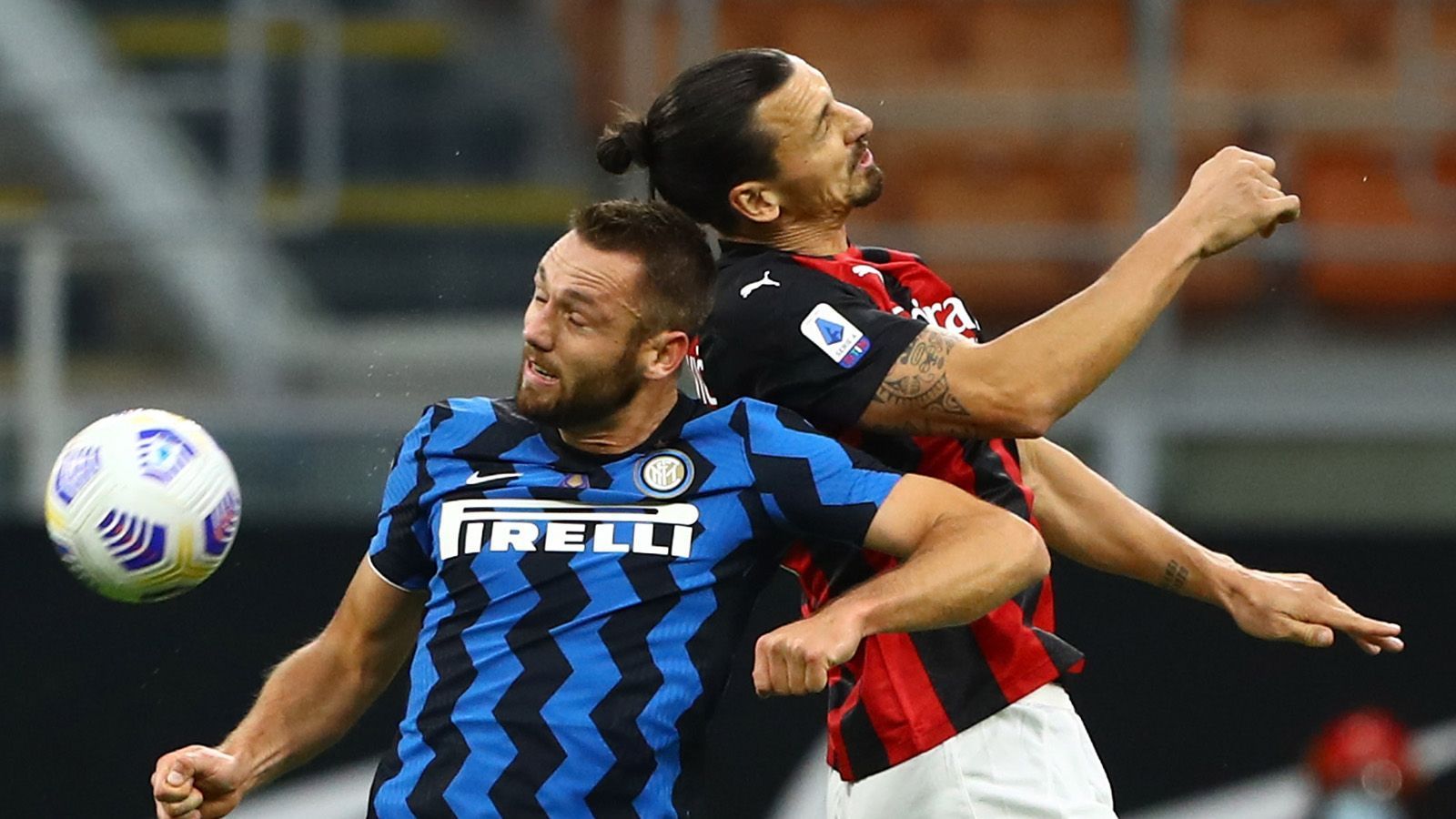 
                <strong>Inter Mailand </strong><br>
                Am Mittwoch trifft Borussia Mönchengladbach in der Königsklasse auf Inter Mailand. Dass der italienische Vizemeister in diesem Duell der große Favorit ist, daran besteht kein Zweifel. Doch die "Nerazzurri" sind nicht unschlagbar. In der Serie A kassierte Inter am Wochenende die erste Saisonniederlage - ausgerechnet im Derby gegen Stadtrivalen AC Mailand. Milan-Knisper Zlatan Ibrahimovic zog dem Gegner mit einem Doppelpack in der ersten Viertelstunde früh den Zahn.
              