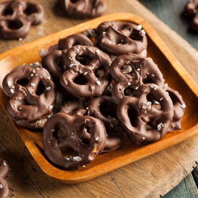 Homemade Chocolate Covered Pretzels