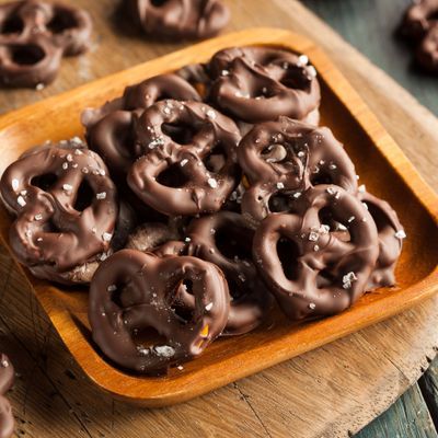 Homemade Chocolate Covered Pretzels