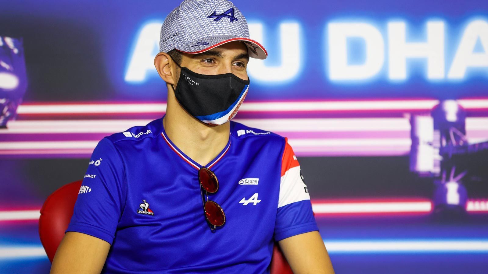 
                <strong>Esteban Ocon (Alpine)</strong><br>
                Die Wege zwischen Mercedes und Esteban Ocon sind kurz. Der Franzose war lange Zeit Teil des Entwicklungsprogramms, zudem gilt Mercedes-Teamchef Toto Wolff als Befürworter des 25-Jährigen. Bei seinem Wechsel zu Renault/Alpine machten jedoch beide Seiten klar, dass Ocon "zu 100% Alpine-Fahrer" sei. Vertragliche Verbindungen zu Mercedes soll es demnach nicht mehr geben. Da man Ocon, der in der vergangenen Saison in Ungarn seinen ersten Grand-Prix-Sieg holte, bei den "Silberpfeilen" aber kennt, scheint eine mögliche kurzfristige Verpflichtung nicht komplett unwahrscheinlich.
              