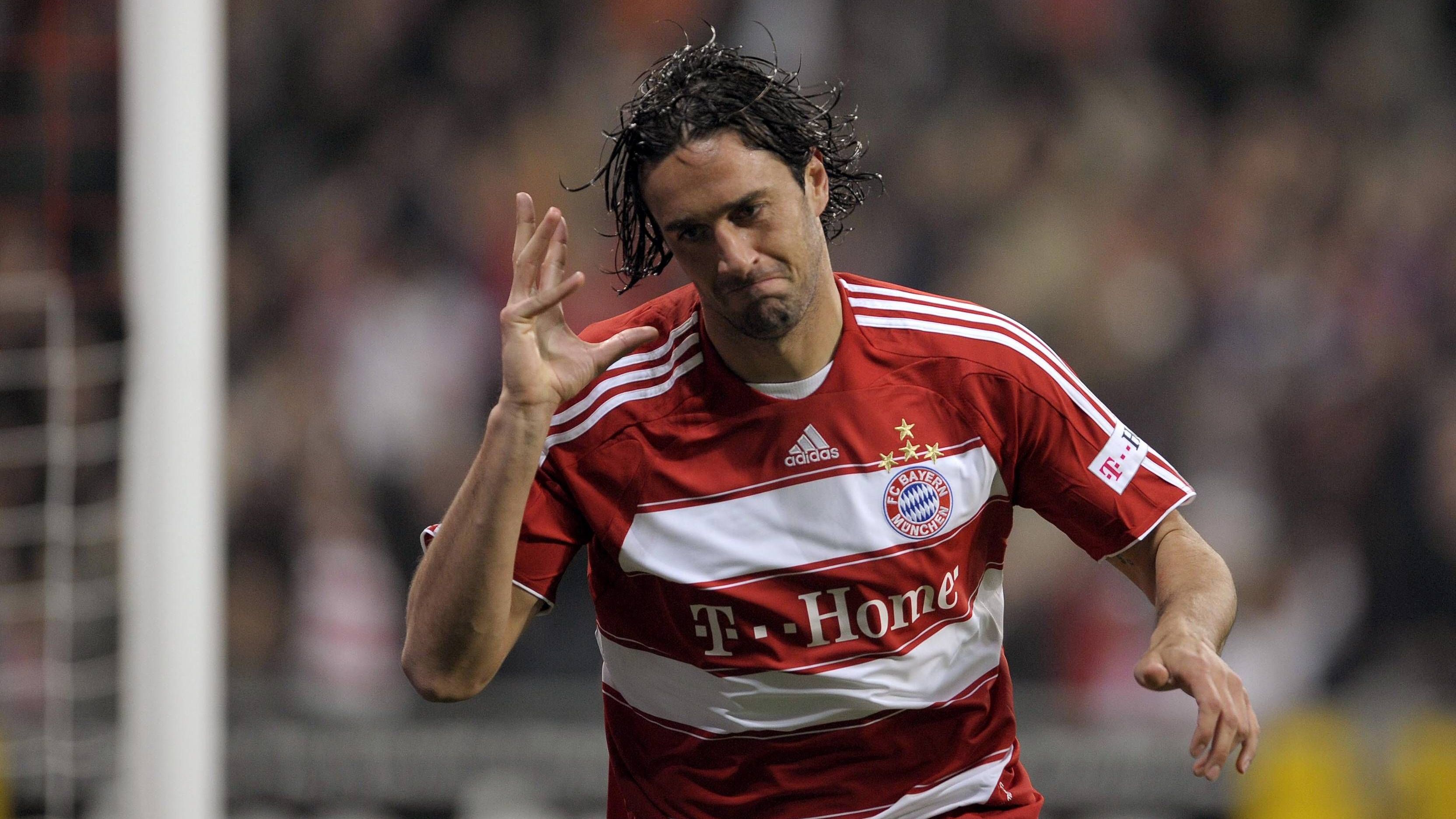 <strong>FC Bayern: Angriff<br></strong>... als auch sein Sturmpartner <strong>Luca Toni</strong> durften keinen Treffer bejubeln. Am Ohr wurde in der Bundesliga-Saison 08/09 trotzdem 14 Mal geschraubt.