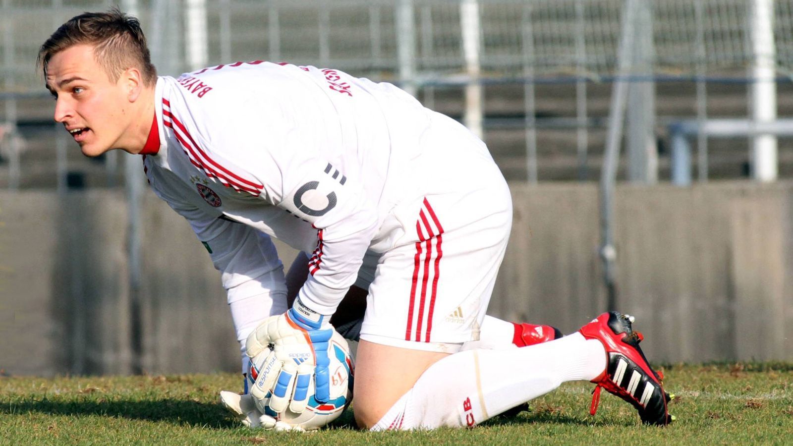 
                <strong>Rouven Sattelmaier</strong><br>
                &#x2022; VfB Stuttgart: 1995 bis 1999 (Junioren) -<br>&#x2022; FC Bayern München: 2010 bis 2012 (FCB II)<br>
              