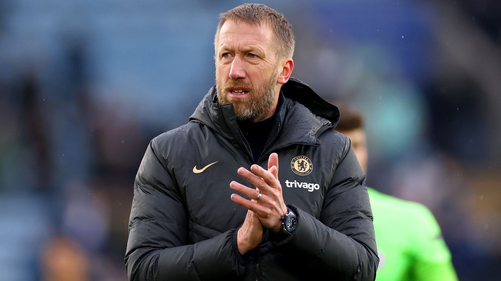
                <strong>Graham Potter (FC Chelsea)</strong><br>
                Nur sieben Monate dauerte die Chelsea-Ära von Graham Potter. Die Londoner kauften den Engländer im September 2022 für kolportierte 17 Millionen Euro aus seinem Vertrag bei Brighton raus, doch der Nachfolger von Thomas Tuchel brachte die "Blues" nicht in die Erfolgsspur. Nach einer 0:2-Heimniederlage am 1. April 2023 gegen Aston Villa zogen die Verantwortlichen die Reißleine und trennten sich von Potter. Der 47-Jährige floppte bei Chelsea trotz einer millionenschweren Transfer-Offensive im Januar, weist mit 1,42 Punkten pro Partie den schwächsten Schnitt aller Chelsea-Trainer seit 1996 auf.
              