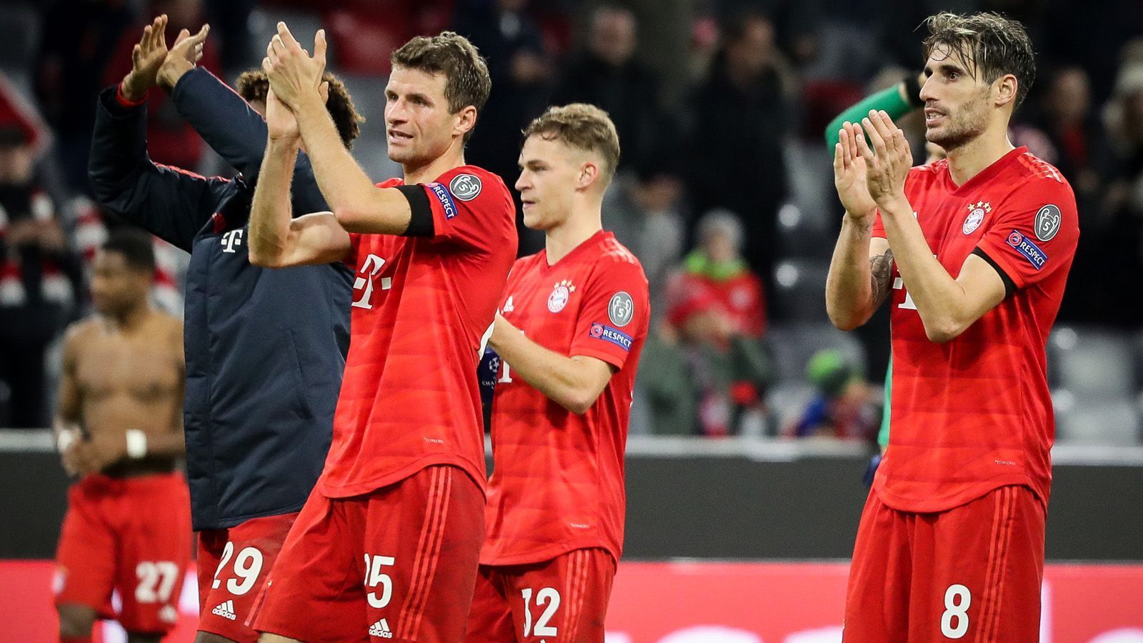 
                <strong>Bayern München </strong><br>
                Die Bayern machten bereits am vierten Spieltag alles klar. Durch das souveräne 6:0 bei Roter Stern Belgrad ist die Mannschaft von Hansi Flick nicht mehr von Rang eins der Gruppe B zu verdrängen. 
              
