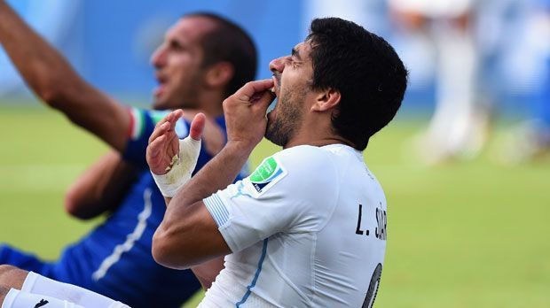 
                <strong>Luis Suarez (FC Barcelona)</strong><br>
                Luis Suarez: Der Stürmer wurde bei der Weltmeisterschaft 2014 in Brasilien durch seine Beißattacke gegen Italiens Giorgio Chiellini bekannt und gilt nicht erst seitdem als unangenehmer Gegner, der scheinbar vor nichts zurückschreckt. 
              