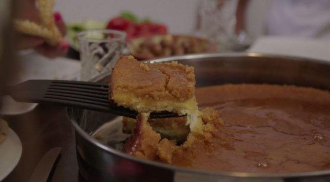 Knefeh - So bereitest du den Grießkuchen mit Käsefüllung aus dem Libanon selbst zu.