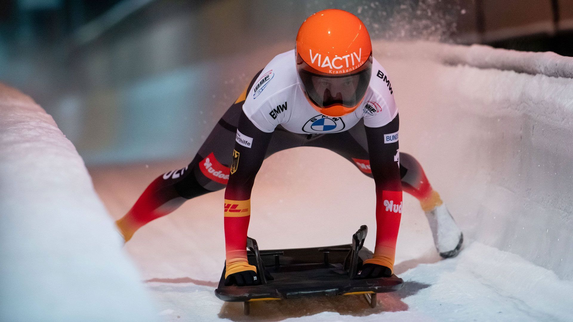 
                <strong>Skeleton</strong><br>
                Sowohl bei den Damen als auch bei den Herren könnten die Weltmeister Tina Hermann und Christopher Grotheer um Medaillen mitfahren. Im Gesamtweltcup belegte Herrmann den vierten, Grotheer den dritten Platz. Axel Jungk erreichte hier mit Platz zwei das beste deutsche Gesamtergebnis in diesem Winter.
              