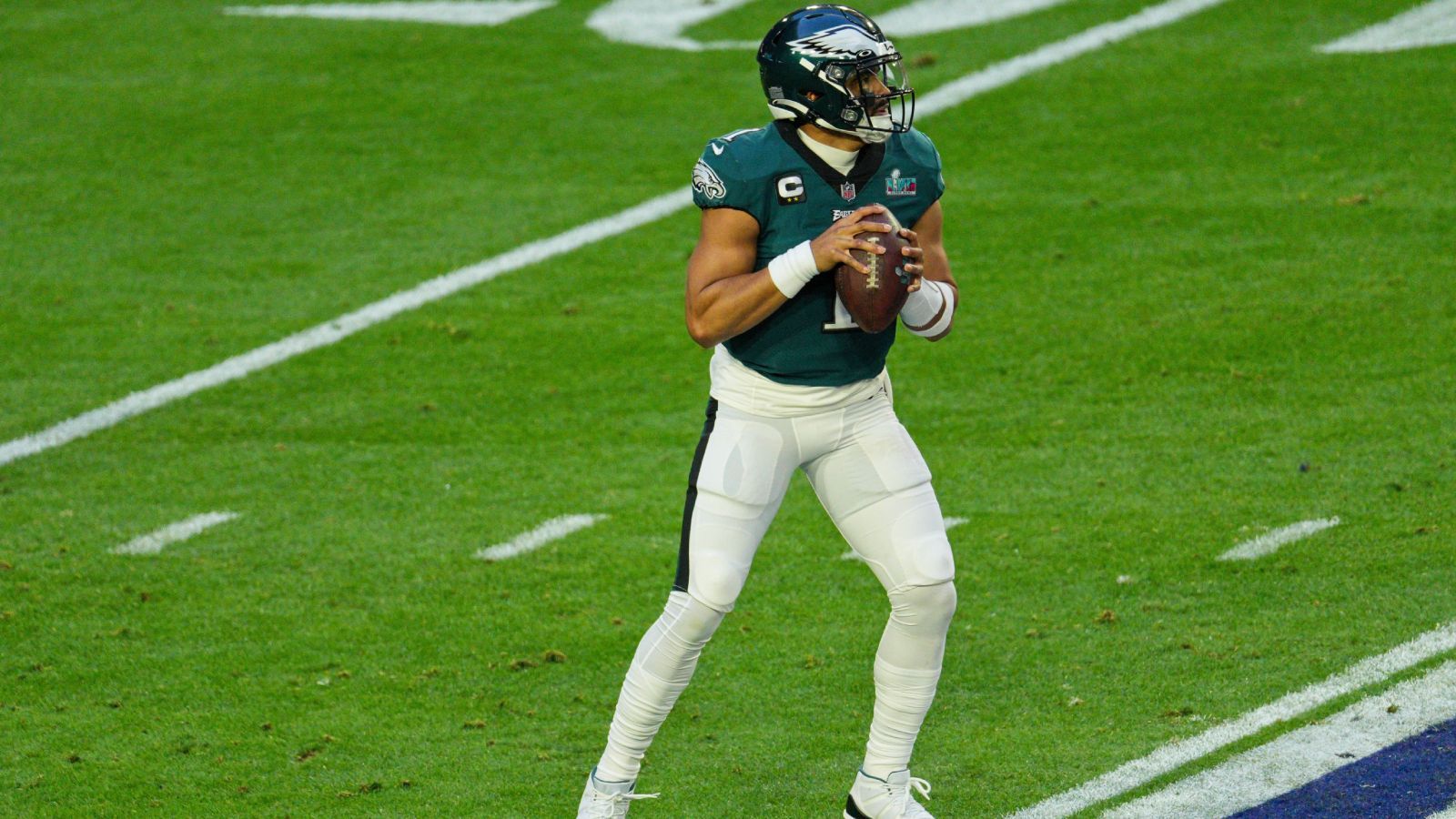 
                <strong>Platz 5: Jalen Hurts</strong><br>
                &#x2022; Team: Philadelphia Eagles<br>&#x2022; Position: Quarterback<br>&#x2022; Platzierung im Vorjahr: 35<br>
              