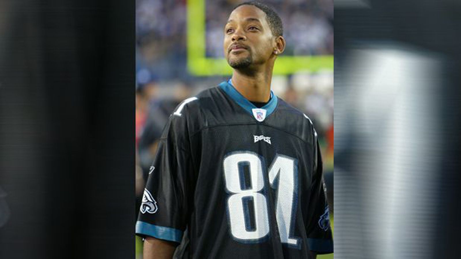 
                <strong>Will Smith (Philadelphia Eagles)</strong><br>
                Der in Philadelphia geborene Schauspieler Will Smith (u.a. Darsteller in "Suicide Squad") ist seiner Stadt treu geblieben und trägt weiterhin das (etwas zu große) Trikot der Eagles.
              