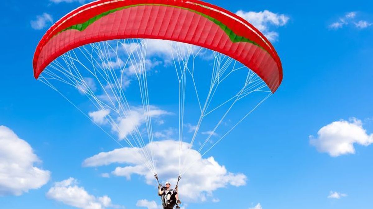 Beim Gleitschirmfliegen frei wie der Wind