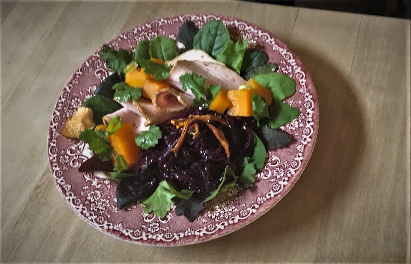 Glasierter Schweinerücken mit eingelegtem Kürbis