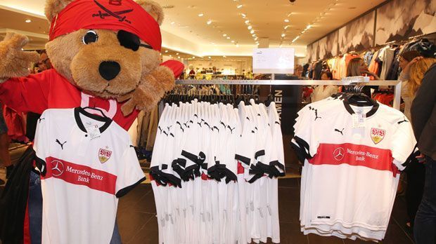 
                <strong>Platz 10: VfB Stuttgart</strong><br>
                Trikotpreis: 79,95 Euro. Beflockung: 13 Euro. Gesamtpreis: 92,95 Euro. 
              