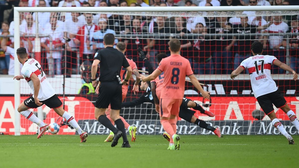 Mavropanos (li.) baute die Führung für Stuttgart aus
