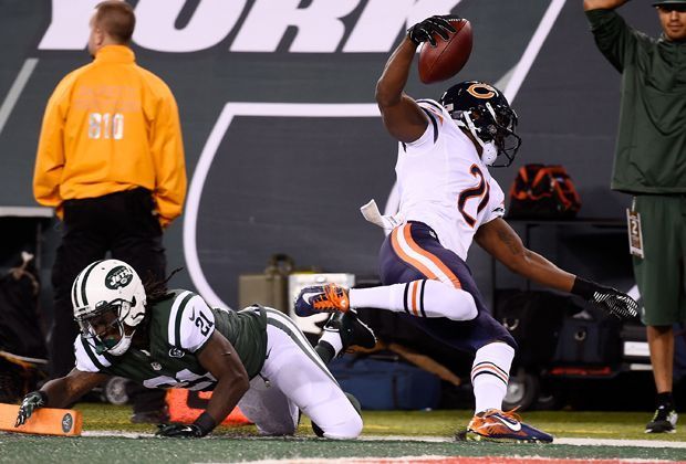 
                <strong>New York Jets - Chicago Bears 19:27</strong><br>
                Chicagos erster Streich! Ryan Munday fängt einen Pass von Geno Smith ab und trägt ihn die Endzone der Jets. Es ist der Auftakt zum munteren Punkten der Bears.
              