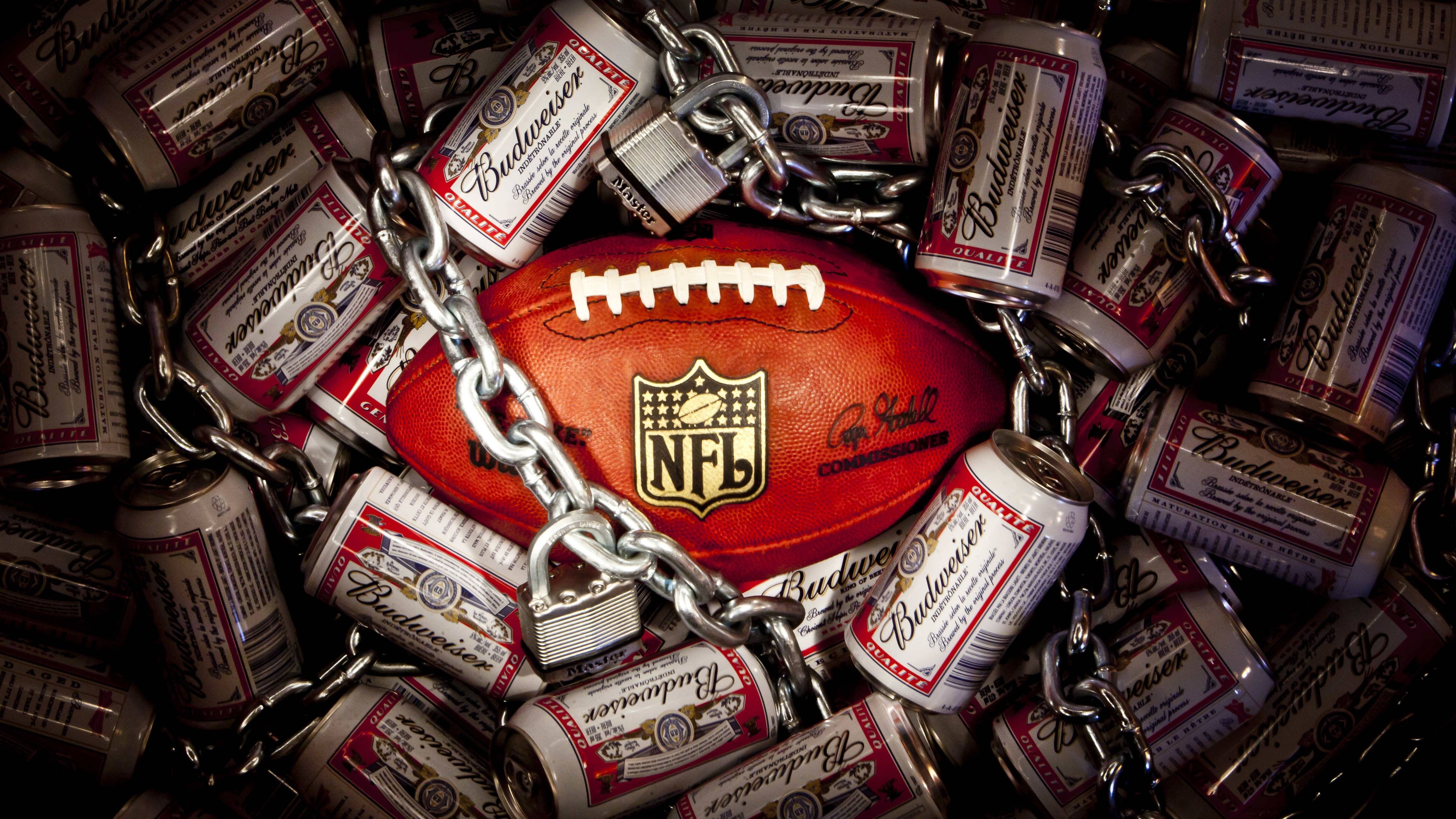 <strong>Die wohl betrunkensten Fanbases der 32 NFL-Teams</strong><br>Es ist gang und gäbe, dass bei großen Sportveranstaltungen Alkohol fließt. So sicherlich auch in der NFL. Aber welche Fans trinken am meisten? Um das herauszufinden, hat die Alkoholtest-App "BACtrack" während der Saison 2023 Blutwerte von 28.000 NFL-Fans ausgewertet.