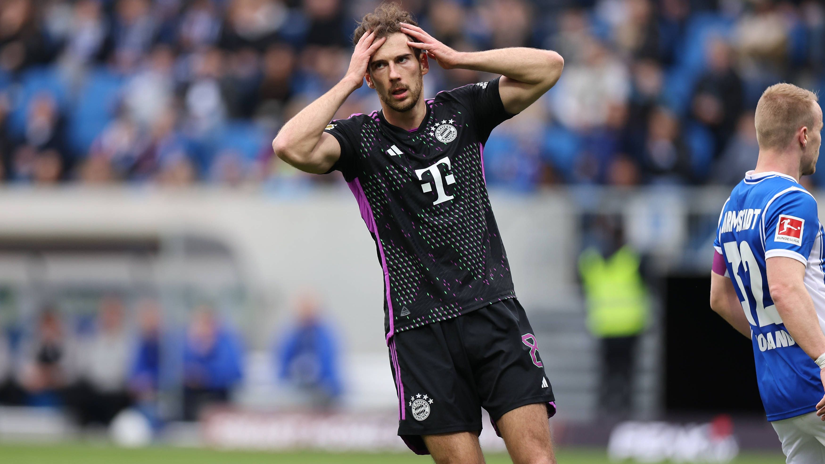 <strong>Leon Goretzka</strong><br>Nachdem der Mittelfeldspieler unter der Woche die Enttäuschung verarbeiten musste, nicht für die deutsche Nationalmannschaft nominiert worden zu sein, agiert er sehr engagiert - aber glücklos. In der 20. Minute vergibt er eine gute Gelegenheit. <strong><em>ran</em>-Note: 4</strong>