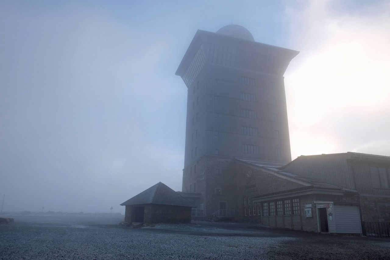 Nebligster Ort in Deutschland: der Brocken im Harz. Hier ist die Sicht an über 300 Tagen im Jahr schlecht.