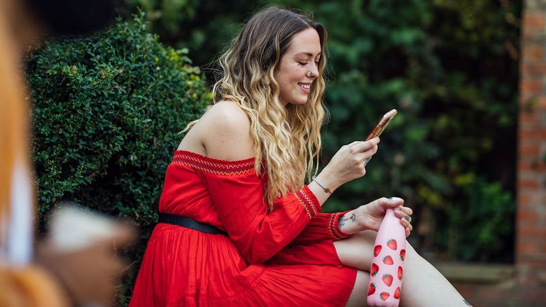 Im Beauty Artikel verraten wir euch, was ihr benötigt um eure Haare im angesagten Balayage-Stil selbst zu färben und haben die perfekte DIY-Anleitung.