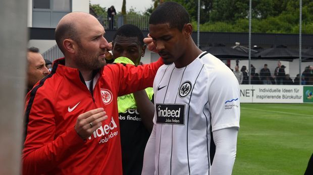 
                <strong>Eintracht Frankfurt</strong><br>
                Nach dem Waldlauf folgte der Laktat-Test, unter anderem auch bei Neuzugang Sebastien Haller (re.). Der 23-jährige Franzose kam vom niederländischen Erstligisten FC Utrecht zum deutschen Pokalfinalisten.
              