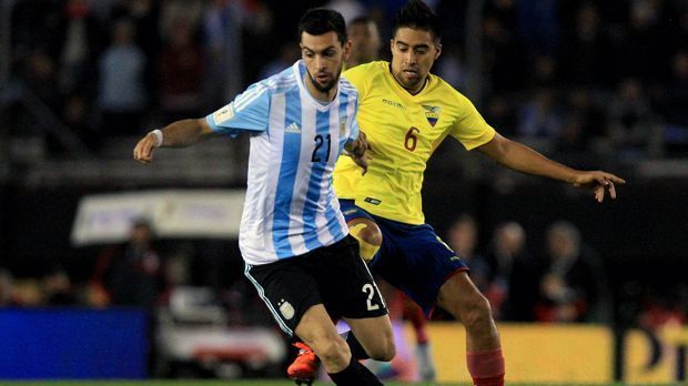 
                <strong>Javier Pastore (Argentinien)</strong><br>
                Kein Stammplatz im Klub, kein Stammplatz in der Nationalmannschaft. So dürfte die Formel lauten, die Javier Pastore seine WM-Teilnahme kostet. Denn der PSG-Profi konnte sich auch nach mehreren Jahren beim Ligue-1-Krösus nicht in die Startelf spielen und so rückt eine Endrunden-Teilnahme mit Argentinien für den 28-Jährigen in immer weitere Ferne. In den Jahren 2016 und 2017 durfte Pastore gerade einmal für 34 Minuten in der Nationalmannschaft ran, aufgeteilt auf zwei Kurzeinsätze in bedeutungslosen Testspielen. So könnte mit Giovani Lo Celso ausgerechnet ein PSG-Kollege von der Nicht-Berücksichtigung Pastores profitieren.
              