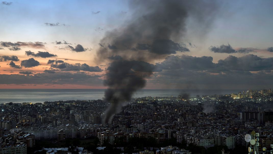 Israel greift kurz vor Beginn der Feuerpause libanesische Gebiete an.