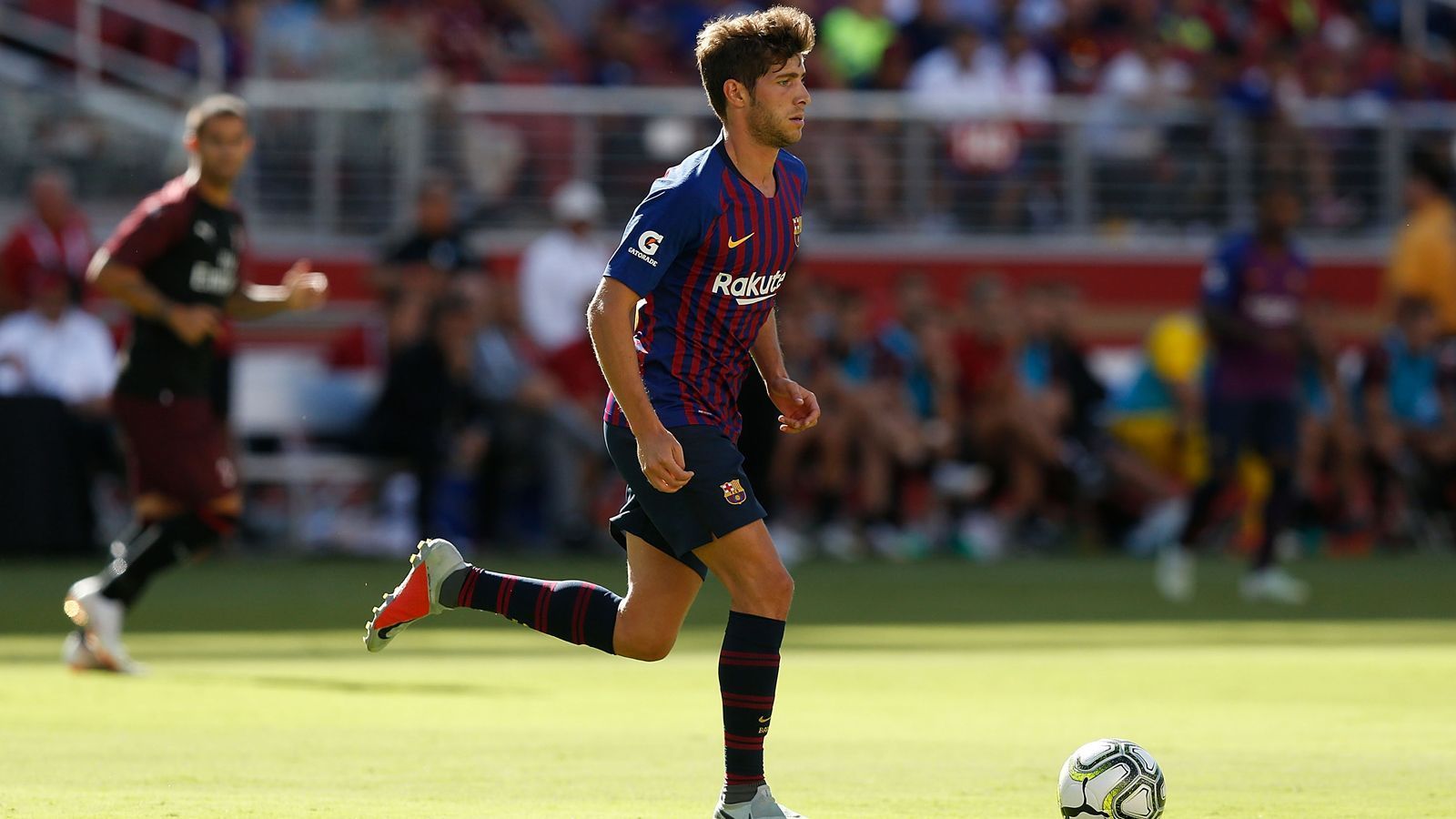 <strong>Sergi Roberto (31 Jahre/Abwehr)</strong><br>- Vertrag bis:&nbsp;30. Juni 2024 (Option auf eine weitere Saison)<br> -&nbsp;Im Klub seit:&nbsp;Juli 2013<br> -&nbsp;Vorheriger Klub:&nbsp;FC Barcelona B&nbsp;
