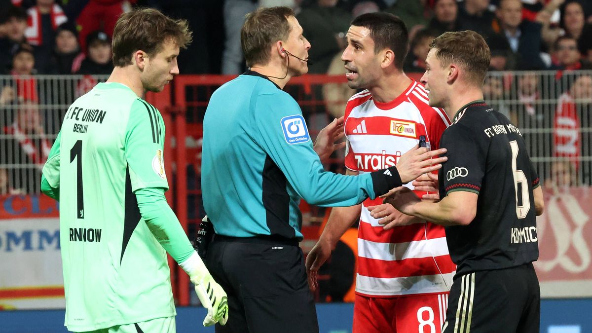 DEU, DFB-Pokal, 1.FC Union vs. Bayern Muenchen, 03.12.2025, Stadion Alte Foersterei, Berlin, DEU, DFB-Pokal, 1.FC Union vs. Bayern Muenchen, im Bild: Rani Khedira (1.FC Union Berlin 8), Leopold Que...