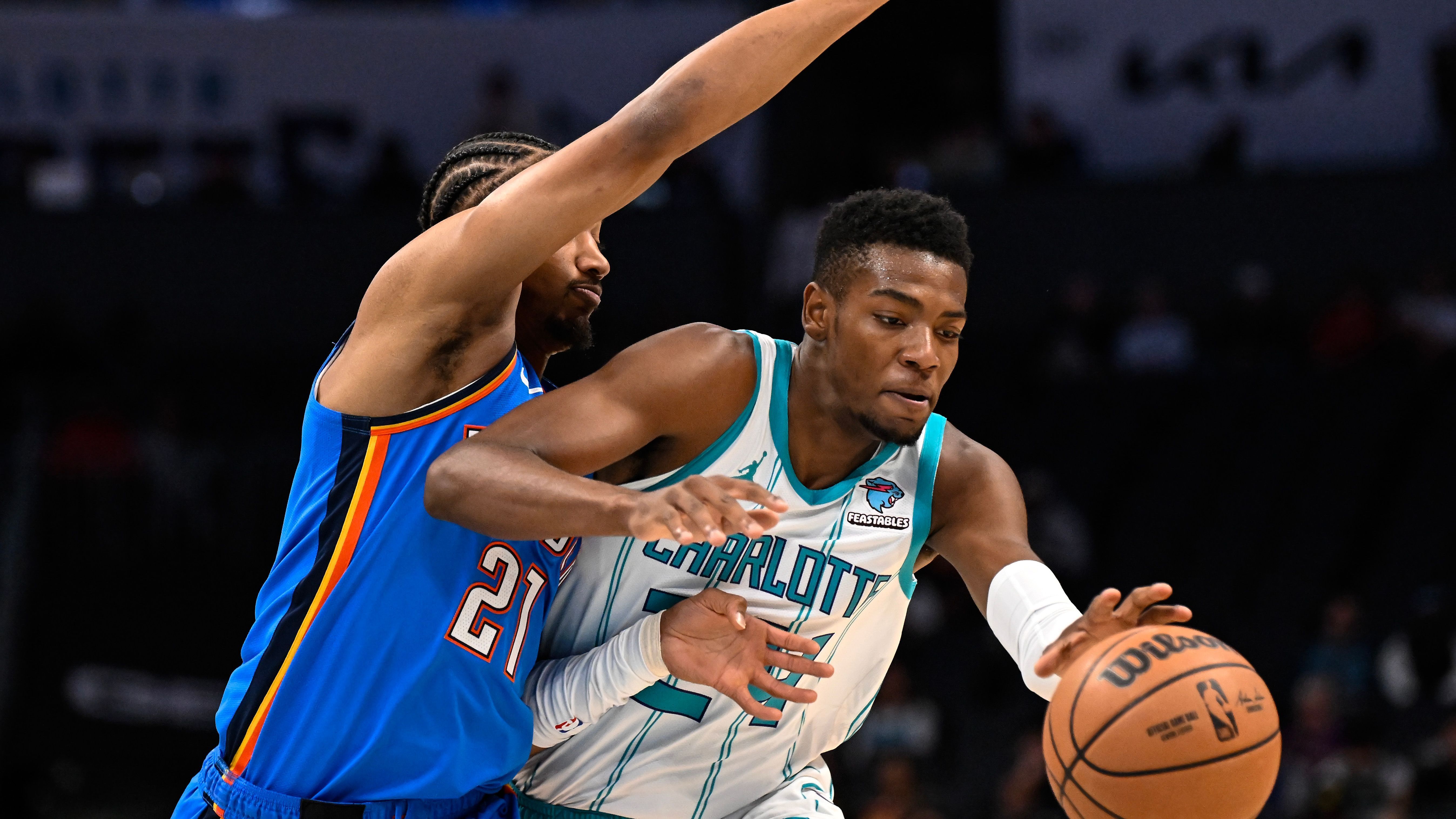 <strong>25. Charlotte Hornets (zuvor Rang 23) </strong><br>Eine bisher eigentlich ordentliche Saison der Hornets. Wäre da nicht die bittere Verletzung von LaMelo Ball. Der Superstar spielte die NBA zuvor in Grund und Boden. Jetzt wird Ball mit einer Sprunggelenksverletzung länger fehlen. Die Offense ist solide, die Verteidigung ernüchternd (Rang 30). Aber die Hornets gewinnen die engen Spiele (Bilanz: 6:4).