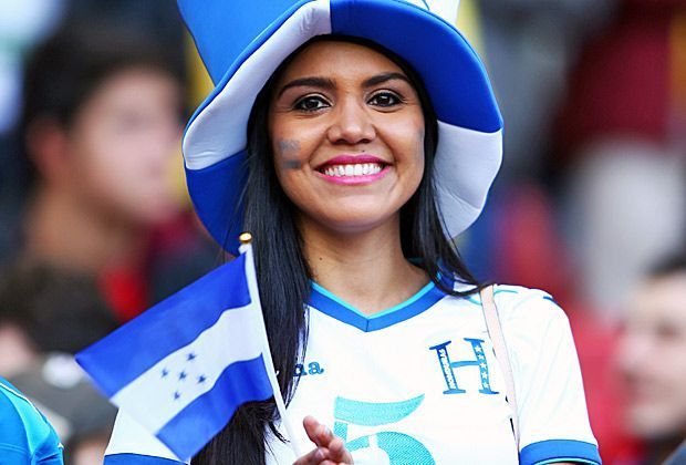 
                <strong>Verrückt, sexy, skurril: Fans in Brasilien</strong><br>
                Honduras wird aber auch schön unterstützt ...
              