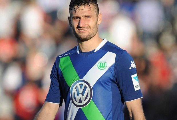 
                <strong>TOP: Daniel Caligiuri</strong><br>
                Acht Jahre lang spielte Daniel Caligiuri für den SC Freiburg, bevor es ihn im Sommer 2013 nach Wolfsburg zog. Nun kehrte der Mittelfeldspieler zurück - und führte sein Team beim 2:1-Sieg mit einem Doppelpack quasi im Alleingang zum Dreier.
              