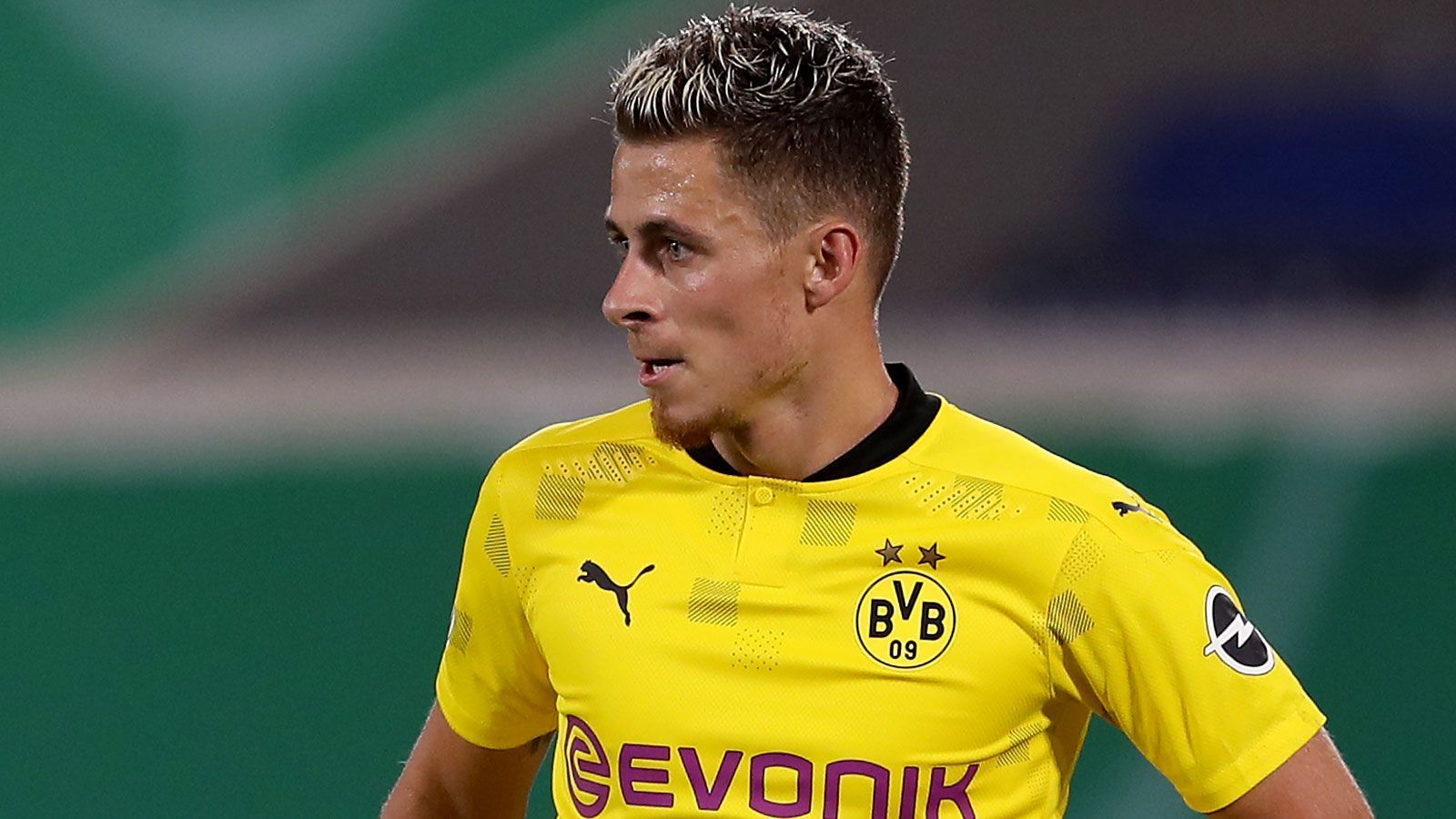 
                <strong>Thorgan Hazard</strong><br>
                Mit ihm kommt in der 67. Minute ein bisschen mehr Dynamik und zwei Minuten später sogar mal ein Dortmunder Torschuss. Später holt er den Foulelfmeter heraus. ran.de-Note: 3
              