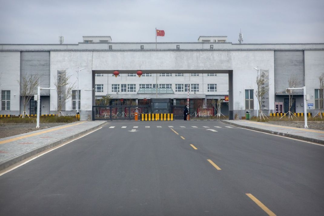 In einem solchen Umerziehungslager werden in der chinesischen Provinz Xinjiang Uiguren inhaftiert.