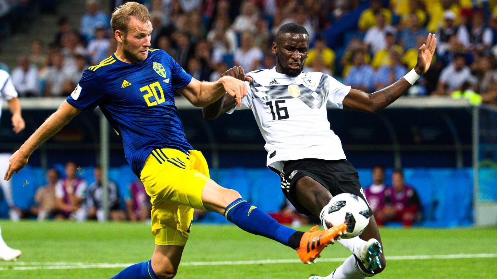 
                <strong>Antonio Rüdiger</strong><br>
                Der Hummels-Vertreter fügt sich mit einem fatalen Bock ein und ermöglicht Berg die erste Großchance per Konter. Danach wirkt der Chelsea-Profi sicherer, kommt beim 0:1 aber nicht richtig in den Zweikampf gegen Toivonen. ran-Note: 4
              