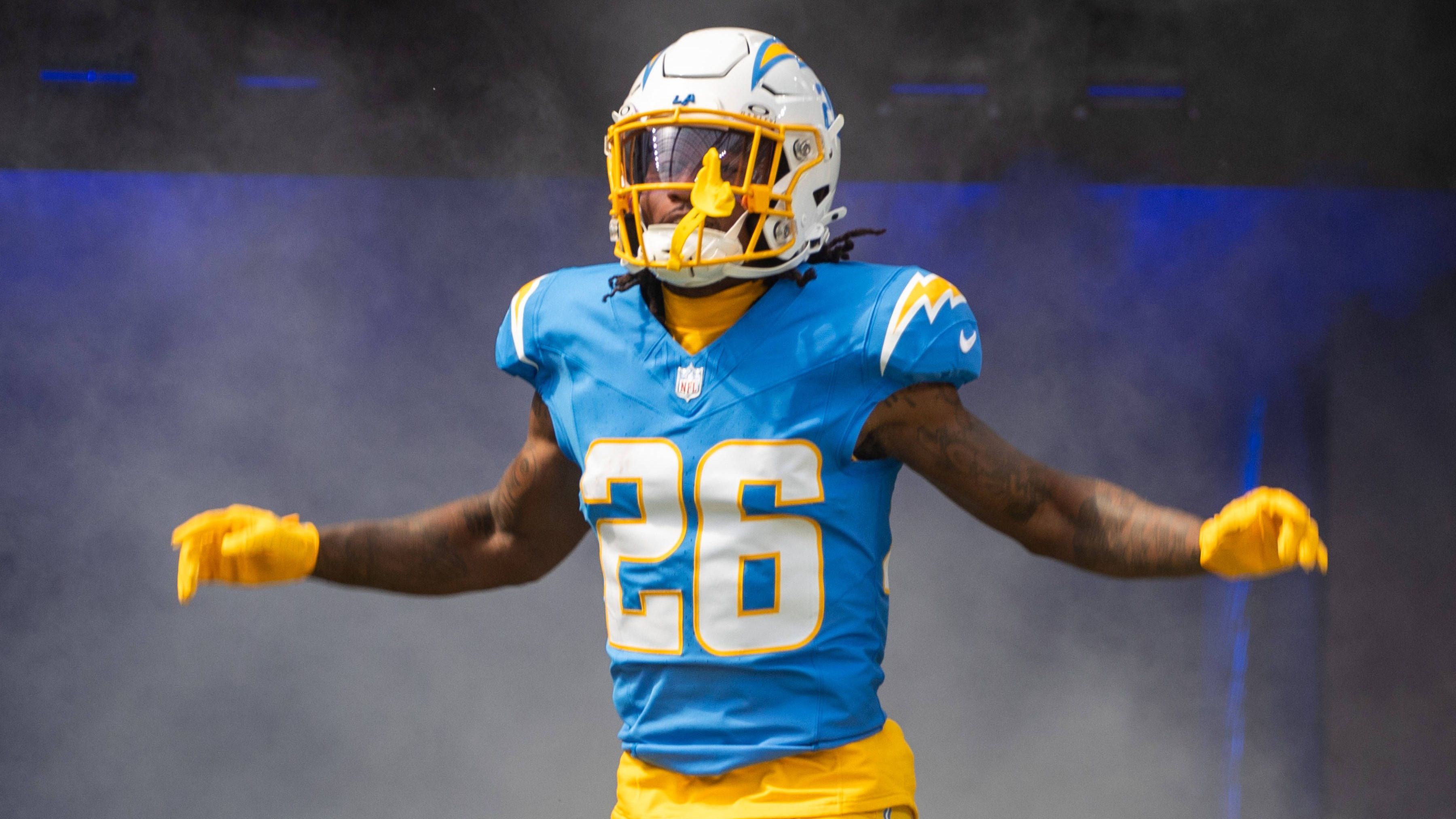 <strong>Asante Samuel Jr. (Free Agent)</strong><br>Nachdem sich der Cornerback Asante Samuel Jr. 2024 schwer verletzt hatte und deshalb ohne Team durch die Offseason ging, wurde er von den Ärzten für Football mittlerweile wieder freigegeben. Und schon gibt es den ersten ernsthaften Interessenten: Die Green Bay Packers sollen den Sohn des ehemaligen Hall of Famers laut "The Athletic" verpflichten wollen, da Nate Hobbs wohl noch wochenlang ausfällt.