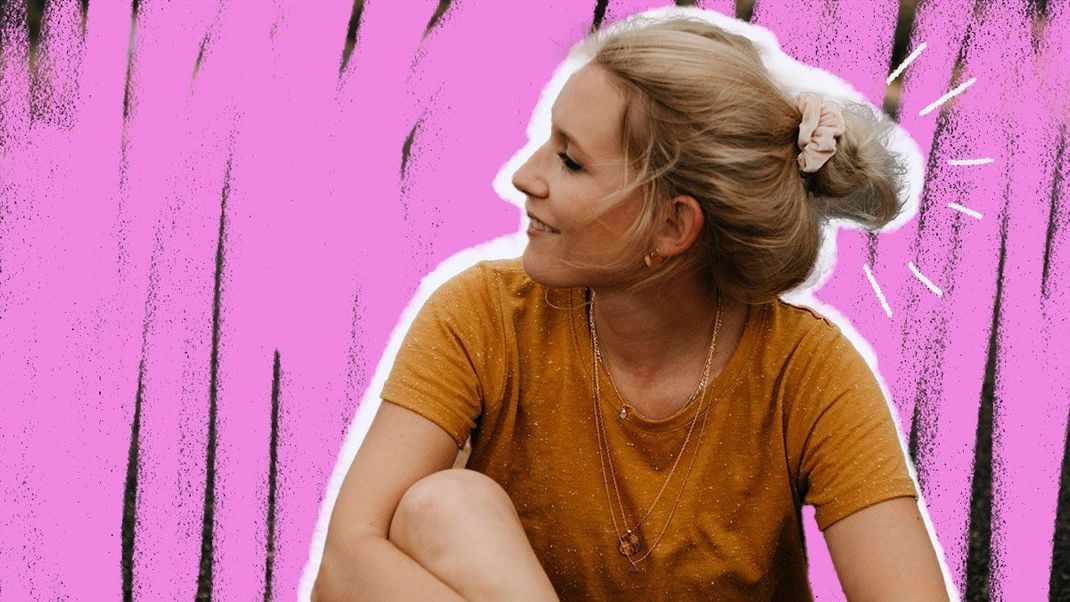 Egal ob Tuch, Scrunchie oder Haarreif - ein Haar-Accessoire gilt als simpler Styling-Tipp, denn hiermit lässt sich jeder Ansatz kaschieren.