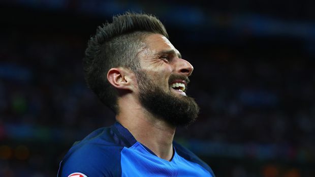 
                <strong>Olivier Giroud (Frankreich)</strong><br>
                Olivier Giroud (Frankreich): Der Arsenal-Stürmer arbeitete wie die gesamte französische Offensive viel mit nach hinten. Glänzte zunächst auch nur mit seinen defensiven Leistungen und kam in keine aussichtsreichen Abschlusspositionen. Anders als sein Offensiv-Partner Antoine Griezmann wirkte er auch immer etwas unbeweglich. Vergab am Ende seine dickste Torchance und legte insgesamt einen unglücklichen Auftritt hin. ran-Note: 4
              