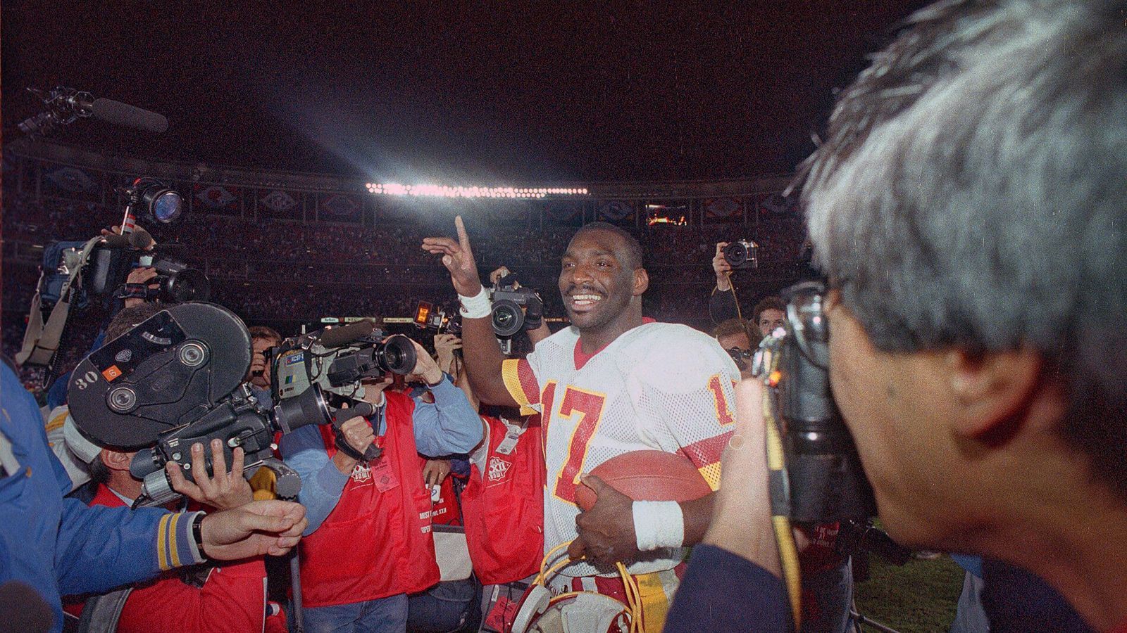 <strong>Super Bowl XXII</strong><br>
                Washington Redskins&nbsp;-&nbsp;Denver Broncos&nbsp;42:10&nbsp;(31. Januar 1988)<br>Stadion:&nbsp;Jack Murphy Stadium (San Diego)
