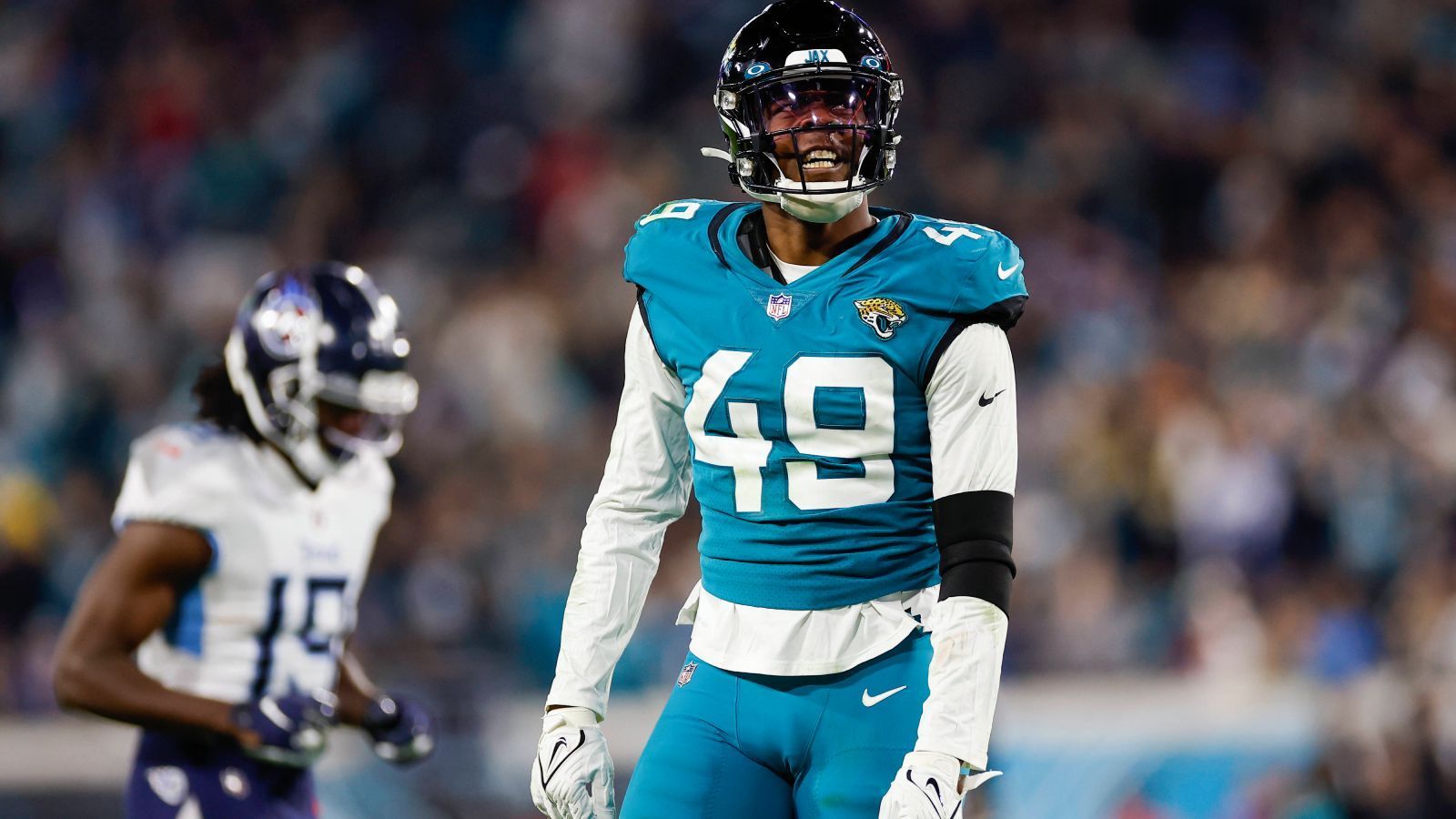 
                <strong>OLB Arden Key (Tennessee Titans)</strong><br>
                Die Tennessee Titans haben einen neuen Pass Rusher gefunden. Outside Linebacker Arden Key kommt von den Jacksonville Jaguars. Mit 4,5 Sacks riss er zwar keine Bäume aus, jedoch lässt er sein Können immer mal wieder aufblitzen. Mit sieben Millionen (acht maximal) im Jahr ist er auch nicht zu teuer für einen fähigen Quarterback-Jäger. ran Note: 3
              