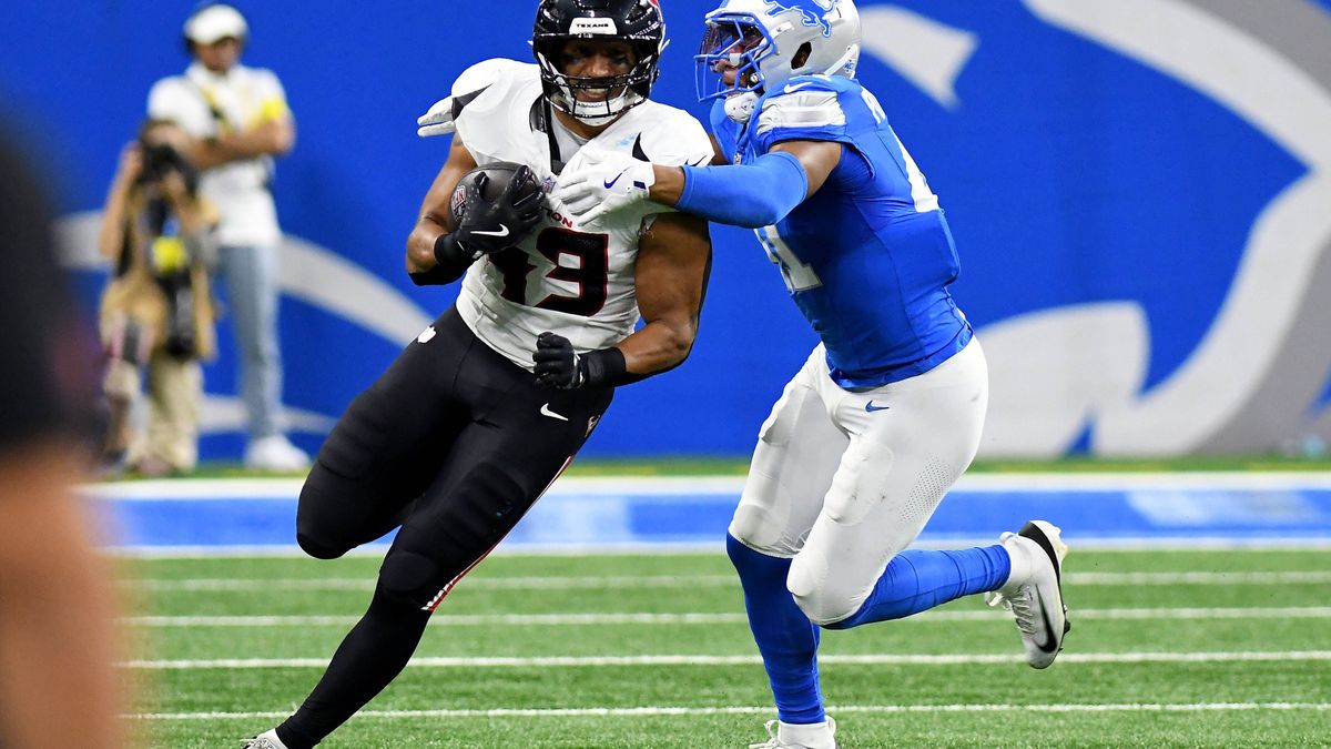 NFL, American Football Herren, USA Houston Texans at Detroit Lions Aug 23, 2025; Detroit, Michigan, USA; Houston Texans fullback Jakob Johnson (43) runs with the ball against the Detroit Lions in t...