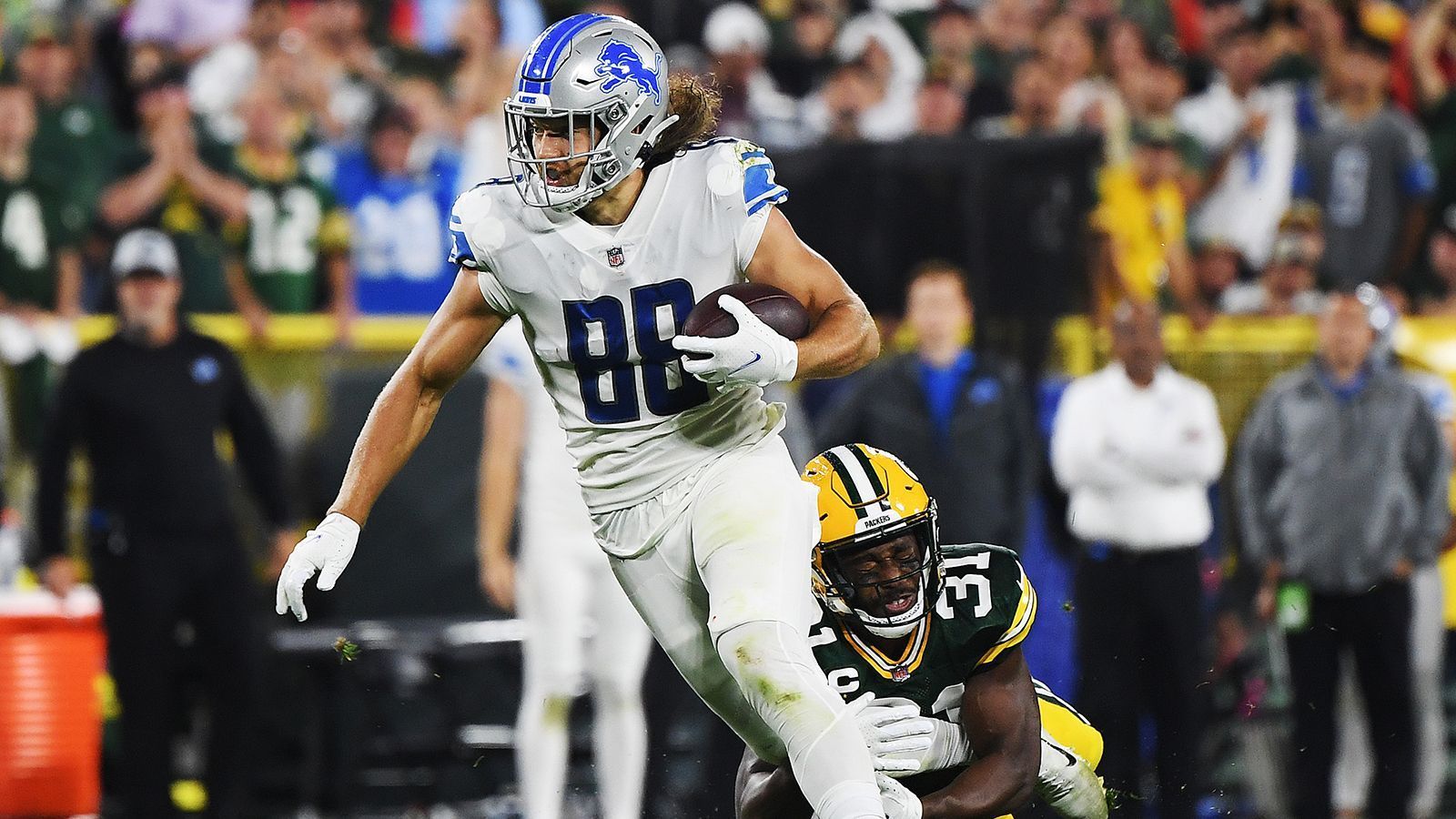 
                <strong>Detroit Lions</strong><br>
                Unter all den 0-3-Teams sind die Detroit Lions wohl der größte Hoffnungsträger. Ein spektakuläres Spiel gegen die San Francisco 49ers, eine starke erste Halbzeit gegen die Green Bay Packers und eine denkbar knappe Pleite gegen die Baltimore Ravens, die nur dank eines Rekord-Kicks gewinnen konnten. Hockenson, Swift, Goff und Co. spielen als nächstes gegen die Bears, Vikings und Bengals - da müssen Siege drin sein. Im ersten Jahr nach Stafford sind sich alle einig, dass die Lions im Aufbau sind. Dafür machen sie aber schon jetzt Spaß. 
              